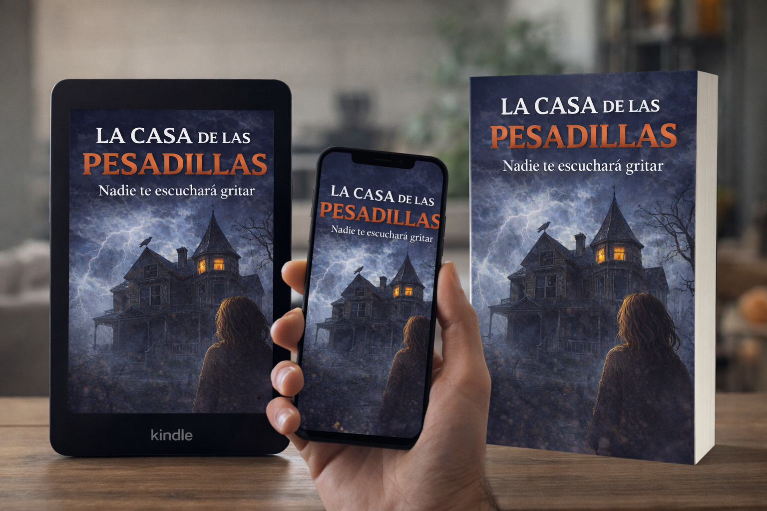 Mockup de ebook de terror “La Casa de las Pesadillas” mostrado en tablet, smartphone y libro con diseño oscuro de casa embrujada.