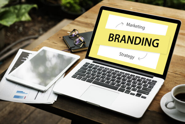 Estrategia de branding profesional y diseño de marca para negocios digitales y empresas