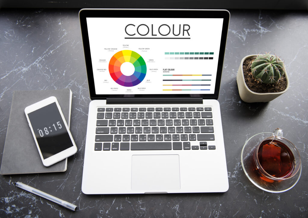 Psicología del color en branding digital aplicada a diseño web y conversión