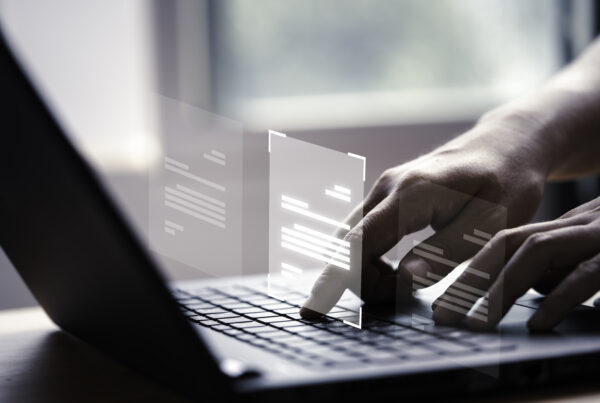 Web moderna optimizada para conversión con análisis digital y experiencia de usuario
