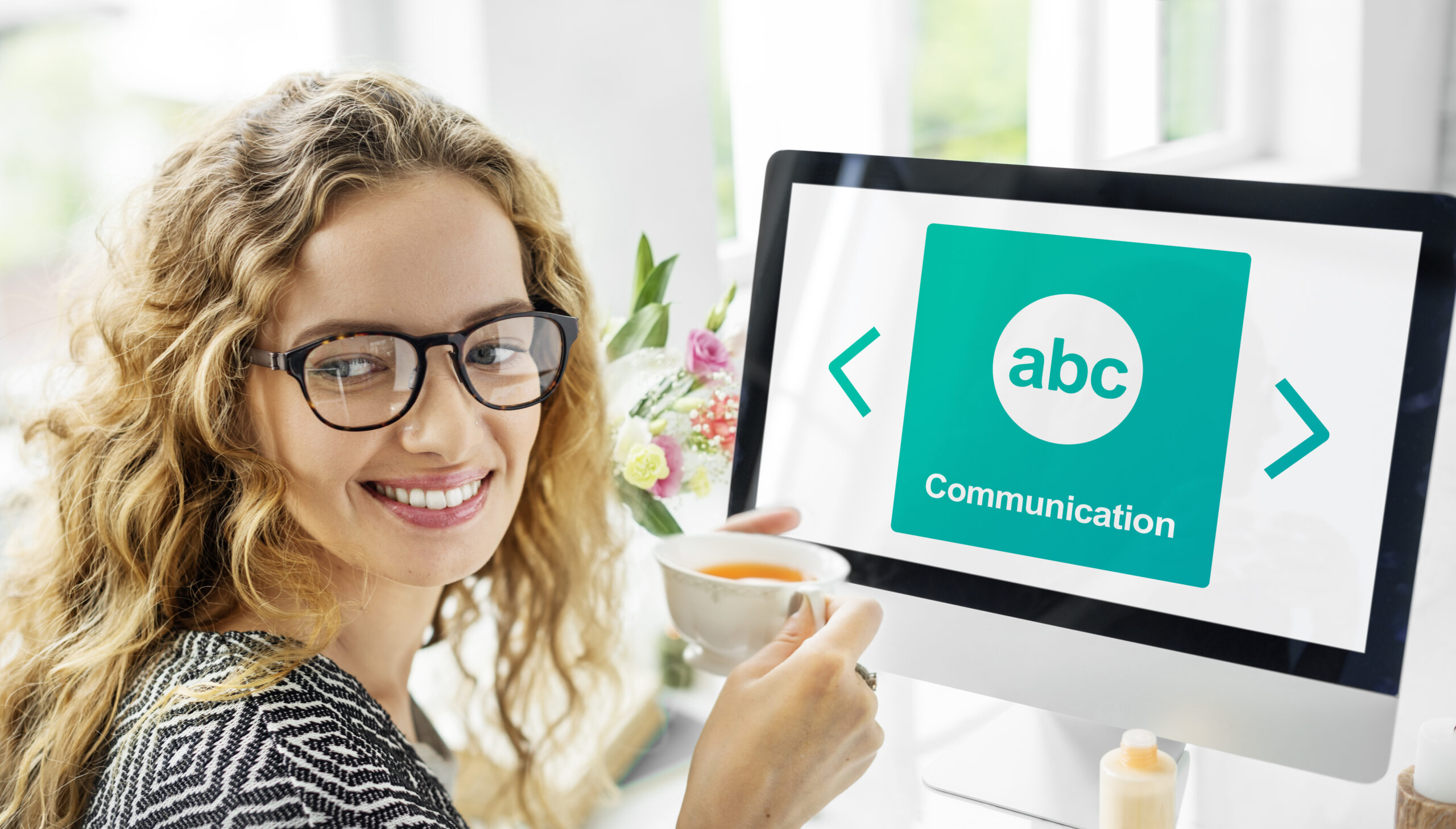 Concepto de alfabetización y lenguaje relacionado con buenas prácticas en traducciones SEO y contenido digital.